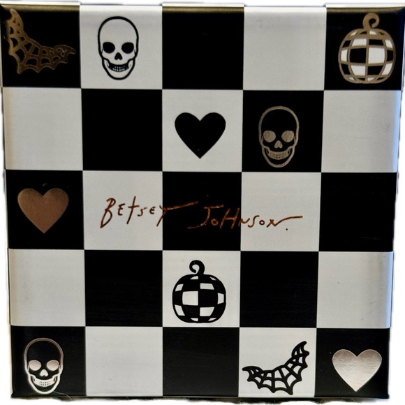 Betsy Johnson Gold & Hematite Tone Pave Crystal Skeleton King Stud Earrings/ NIB - Picture 2 of 7